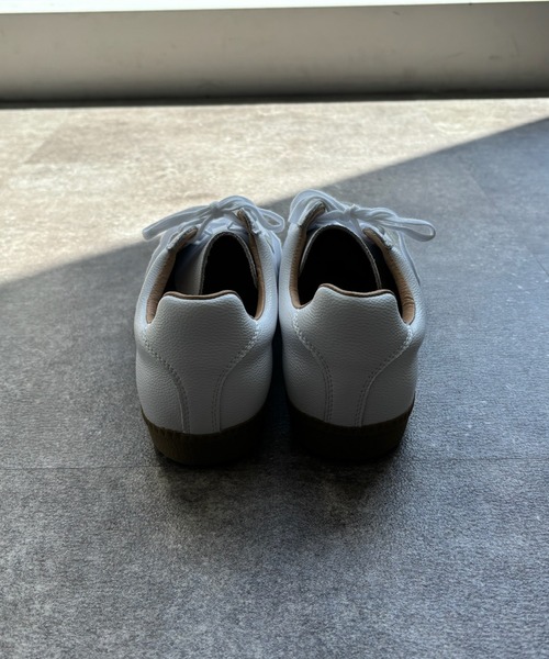 DouDou(ドゥドゥ)の「【ジャーマントレーナー】GERMAN TRAINER(スニーカー・レディース・ブラック/ホワイト・37/38)」の11枚目の写真