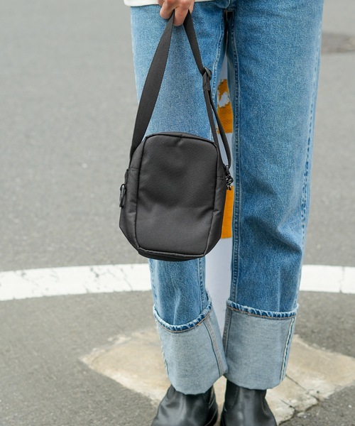 THRASHER(スラッシャー)の「BENCHMARK MINI SHOULDER POUCH TATE/スラッシャー撥水加工シンプルデザイン縦型ミニショルダーバッグ(ショルダーバッグ・メンズ・ブラック系その他/ブラック×イエロー/ブラック×ホワイト・FREE)」の18枚目の写真