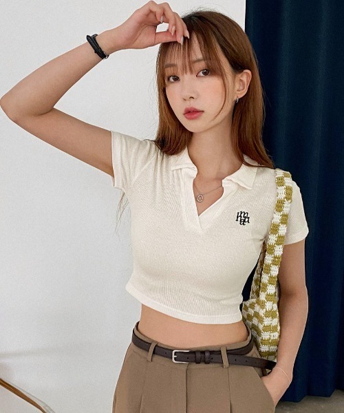 muahmuah(ムーアムーア)の「A'GEM/9 × .kom 『muah muah/ムーアムーア』 LOGO POINT COLLAR T-SHIRT/ロゴポイント カラーTシャツ(Tシャツ/カットソー・レディース・グレー/ネイビー/アイボリー/ブラック・FREE)」の2枚目の写真