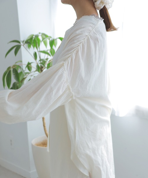 Crisp(クリスプ)の「フリンジギャザーチュニック(シャツ/ブラウス・レディース・イエロー/ピンク/アイボリー・FREE)」の11枚目の写真