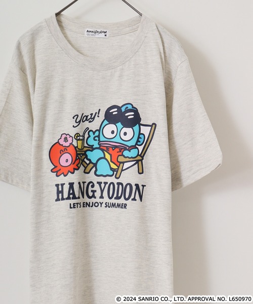 sanrio（サンリオ）の「Sanrio characters　プリント 半袖Tシャツ（Tシャツ/カットソー・メンズ・ネイビー/チャコール/ブラック系/オートミール/サックスブルー系1/ブルー系その他/ライトパープル/カーキ系/サックスブルー系/グリーン/ライトカーキ/レッド/ブラック系1/ホワイト系その他/ネイビー系1/グリーン系/ブラック系3/アイボリー系1/ホワイト系4/ホワイト/クリーム/ネイビー系/アイボリー系/ブラック系2/ホワイト系3/チャコールグレー/ブラック系4/ホワイト系その他2/杢グレー/ホワイト系5/サックスブルー/アイボリー/ピンクベージュ/ライトオレンジ系/ブラック/ホワイト系/ブルーグレー/ライトオレンジ系1/ホワイト系1/ホワイト系2/レッド系/ブルー系その他2・M/L/LL）」の22枚目の写真