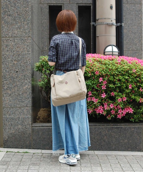 CLEDRAN（クレドラン）の「【軽量 2WAY】CL3701 LALI 2WAY FRONT POCKET TOTE（ショルダーバッグ・レディース・ブラック/ライトブラウン/グレイッシュブルー・FREE）」の5枚目の写真