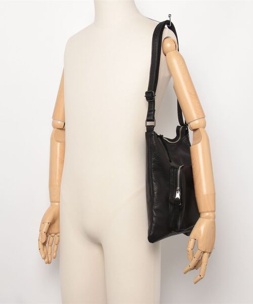 DECADE(ディケイド)の「オイルドカウレザー・ショルダーバッグDECADE(DCD-01465) Oiled Cow Leather Shoulder Bag ディケイド(ショルダーバッグ・メンズ・ブラック/ブラック系その他・フリー)」の6枚目の写真