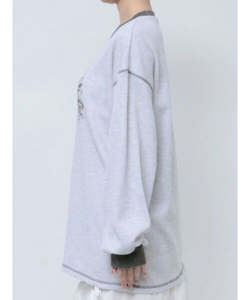 merry jenny（メリージェニー）の「MICKEY＆FRIENDS / サーマルトップス（Tシャツ/カットソー・レディース・グレー/オフホワイト・FREE）」の12枚目の写真