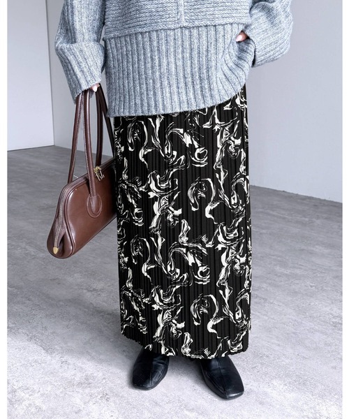 reca（レカ）の「迷わず着れる！大人のロングプリーツスカート（スカート・レディース・グリーン系その他/ブラック/ブラウン系その他/グレイッシュベージュ/カーキ/チャコールグレー/アイボリー/ブラック系その他2/ブラック系その他/イエロー/グリーン/レッド/ブルーグレー/オフホワイト/ブラック系その他4/ブラック系その他3/キャメル/ダークブラウン/ブラック系その他5/ブラウン系1・S/M/L）」の8枚目の写真