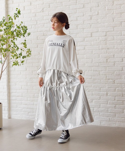 GLOBAL WORK（グローバルワーク）の「シャイニーロングスカート/140555（スカート・キッズ・シルバー・MEDIUM/LARGE）」の2枚目の写真