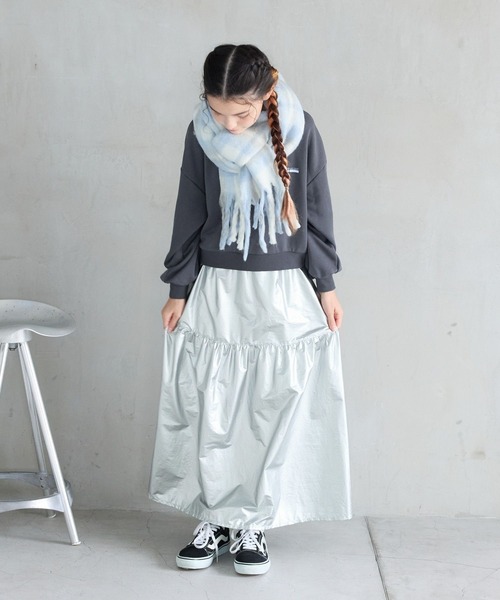 GLOBAL WORK（グローバルワーク）の「シャイニーロングスカート/140555（スカート・キッズ・シルバー・MEDIUM/LARGE）」の9枚目の写真