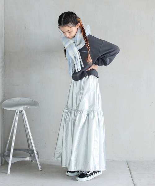 GLOBAL WORK（グローバルワーク）の「シャイニーロングスカート/140555（スカート・キッズ・シルバー・MEDIUM/LARGE）」の10枚目の写真