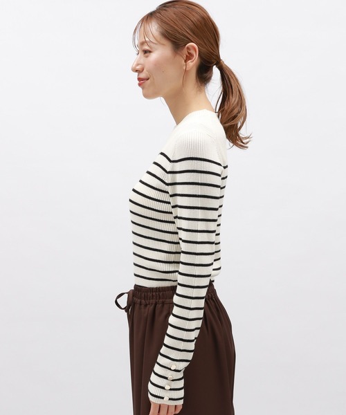 LAKOLE（ラコレ）の「12ゲージリブ袖ボタンプルオーバー / 116714（ニット/セーター・レディース・ライトブルー/ブラック/オレンジ/グレー/アイボリー/ホワイト×ブラック・SMALL/MEDIUM）」の16枚目の写真