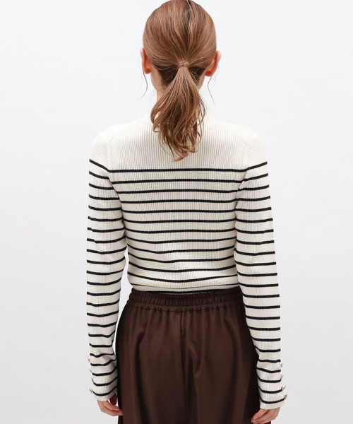 LAKOLE（ラコレ）の「12ゲージリブ袖ボタンプルオーバー / 116714（ニット/セーター・レディース・ライトブルー/ブラック/オレンジ/グレー/アイボリー/ホワイト×ブラック・SMALL/MEDIUM）」の17枚目の写真