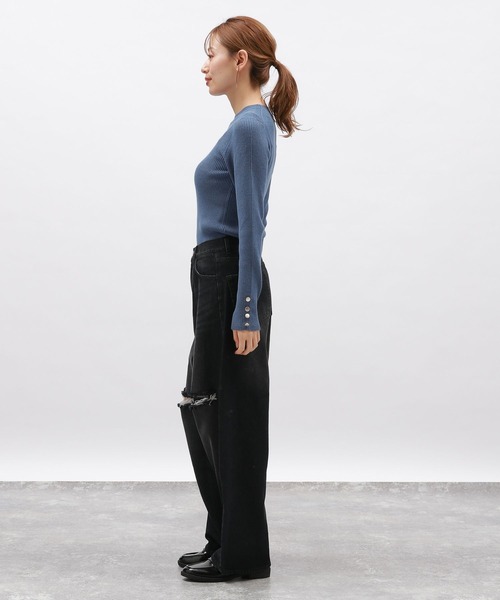 LAKOLE（ラコレ）の「12ゲージリブ袖ボタンプルオーバー / 116714（ニット/セーター・レディース・ライトブルー/ブラック/オレンジ/グレー/アイボリー/ホワイト×ブラック・SMALL/MEDIUM）」の22枚目の写真