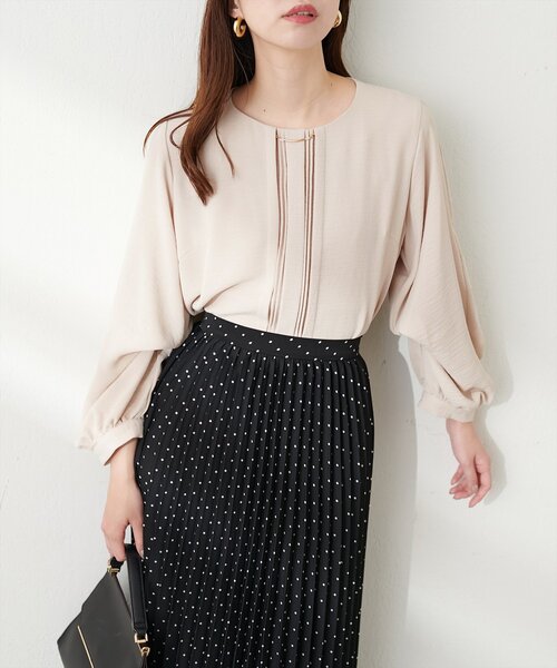 natural couture(ナチュラルクチュール)の「ゴールドバー付き袖くしゅ2WAYブラウス(シャツ/ブラウス・レディース・ベージュ/ネイビー/ピンクベージュ/サックスブルー/オフホワイト・FREE)」の3枚目の写真