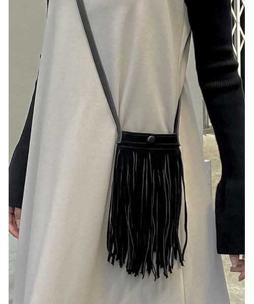 Re:EDIT（リエディ）の「[神山まりあさん着用][2024AW BAG COLLECTION]フェイクスウェードフリンジポシェット（ショルダーバッグ・レディース・ブラック/ベージュ/ブラウン/キャメル・FREE）」の2枚目の写真