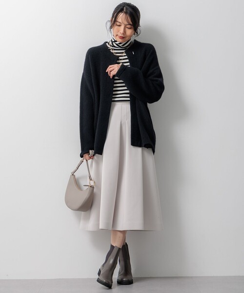 23区(ニジュウサンク)の「【CLASSY.11月号掲載/洗える】ラクーンブレンドダブルフェイス ニットカーディガン(カーディガン/ボレロ・レディース・ブラック系/ライトグレー系/ベージュ系・46/44)」の4枚目の写真