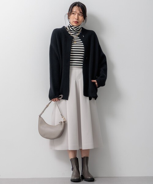 23区(ニジュウサンク)の「【CLASSY.11月号掲載/洗える】ラクーンブレンドダブルフェイス ニットカーディガン(カーディガン/ボレロ・レディース・ブラック系/ライトグレー系/ベージュ系・46/44)」の5枚目の写真