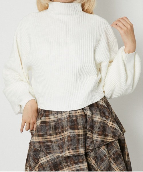 GORGE（ゴージ）の「《モチモチ素材×ボリュームスリーブ》レディース ボトルネック ショート丈ニットプルオーバー 長袖 秋冬（ニット/セーター・レディース・ブラック×ホワイト/ブラック/グレイッシュベージュ/オフホワイト/ブルー/ブラック系その他/イエロー/ブラウン/ボルドー/オレンジ・F）」の2枚目の写真