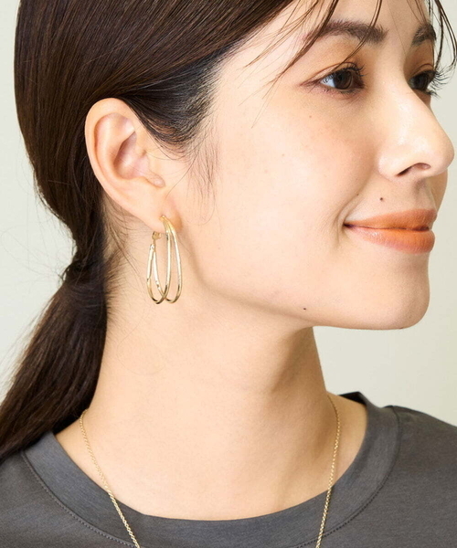 a.v.v(アーヴェヴェ)の「ダブルフープピアス(ピアス(両耳用)・レディース・シルバー/ゴールド・38)」の2枚目の写真