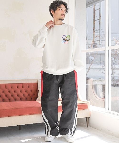 LUXSTYLE（ラグスタイル）の「裏起毛スプレーアート発泡プリントトレーナー（スウェット・メンズ・ホワイト/ブラック・M/L）」の6枚目の写真