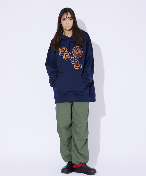 FRUIT OF THE LOOM（フルーツオブザルーム）の「【FRUIT OF THE LOOM/フルーツオブザルーム】FTLカレッジロゴレトロパーカー/ RETRO LOGO HOODIE（パーカー・メンズ・ネイビー/グレー/ブラック・M/XL/L）」の20枚目の写真