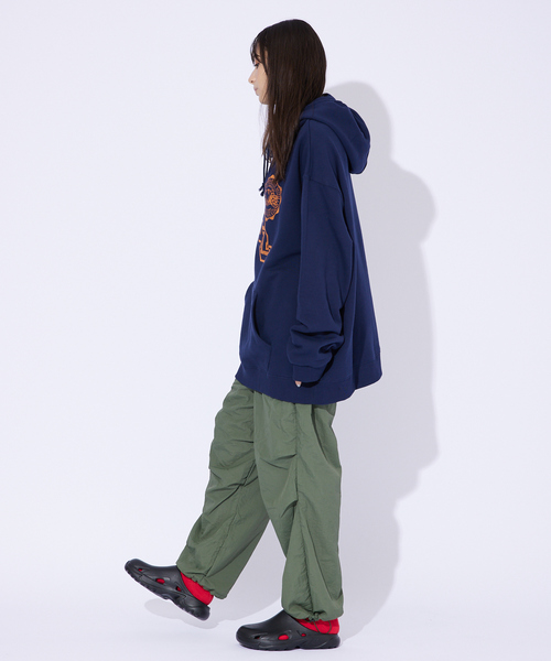 FRUIT OF THE LOOM（フルーツオブザルーム）の「【FRUIT OF THE LOOM/フルーツオブザルーム】FTLカレッジロゴレトロパーカー/ RETRO LOGO HOODIE（パーカー・メンズ・ネイビー/グレー/ブラック・M/XL/L）」の14枚目の写真