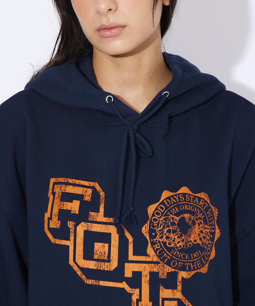 FRUIT OF THE LOOM（フルーツオブザルーム）の「【FRUIT OF THE LOOM/フルーツオブザルーム】FTLカレッジロゴレトロパーカー/ RETRO LOGO HOODIE（パーカー・メンズ・ネイビー/グレー/ブラック・M/XL/L）」の18枚目の写真