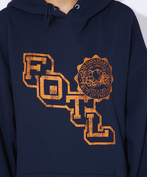 FRUIT OF THE LOOM（フルーツオブザルーム）の「【FRUIT OF THE LOOM/フルーツオブザルーム】FTLカレッジロゴレトロパーカー/ RETRO LOGO HOODIE（パーカー・メンズ・ネイビー/グレー/ブラック・M/XL/L）」の19枚目の写真