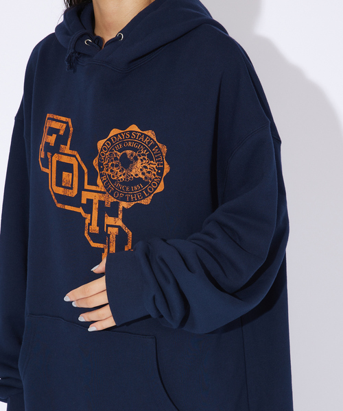 FRUIT OF THE LOOM（フルーツオブザルーム）の「【FRUIT OF THE LOOM/フルーツオブザルーム】FTLカレッジロゴレトロパーカー/ RETRO LOGO HOODIE（パーカー・メンズ・ネイビー/グレー/ブラック・M/XL/L）」の8枚目の写真