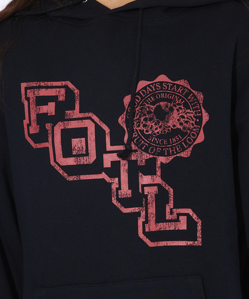 FRUIT OF THE LOOM（フルーツオブザルーム）の「【FRUIT OF THE LOOM/フルーツオブザルーム】FTLカレッジロゴレトロパーカー/ RETRO LOGO HOODIE（パーカー・メンズ・ネイビー/グレー/ブラック・M/XL/L）」の6枚目の写真