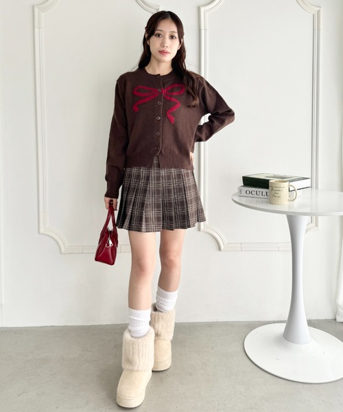 Loueme(ルエム)の「リボンジャガードニットカーディガン(カーディガン/ボレロ・レディース・ブラウン/レッド/ネイビー/アイボリー・FREE)」の19枚目の写真