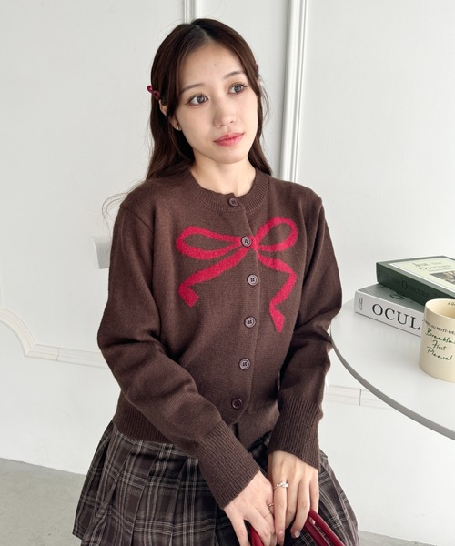 Loueme(ルエム)の「リボンジャガードニットカーディガン(カーディガン/ボレロ・レディース・ブラウン/レッド/ネイビー/アイボリー・FREE)」の17枚目の写真