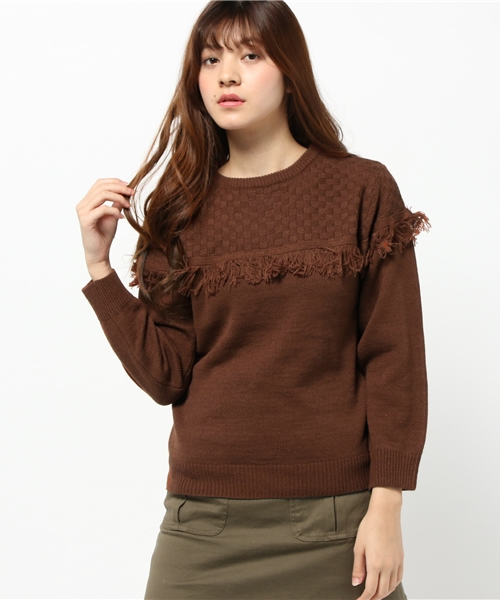 earth music&ecology（アースミュージックアンドエコロジー）の「フリンジ切替えニットプルオーバー（ニット/セーター・レディース・アイボリー/カーキ/レンガ/ダークブラウン・FREE）」の2枚目の写真