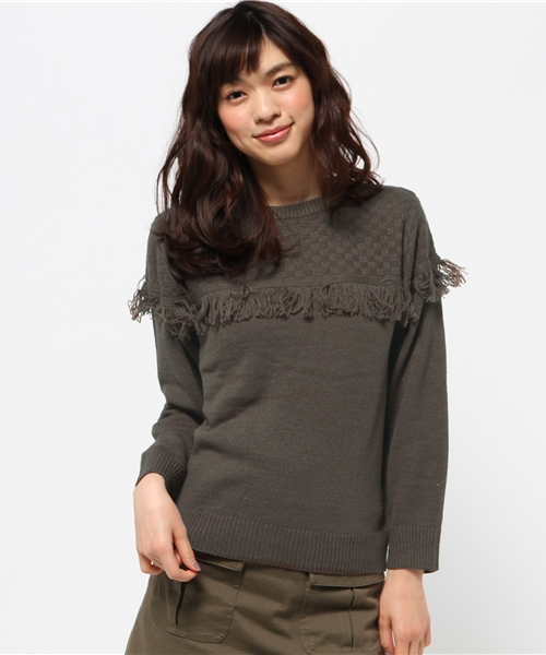 earth music&ecology（アースミュージックアンドエコロジー）の「フリンジ切替えニットプルオーバー（ニット/セーター・レディース・アイボリー/カーキ/レンガ/ダークブラウン・FREE）」の3枚目の写真