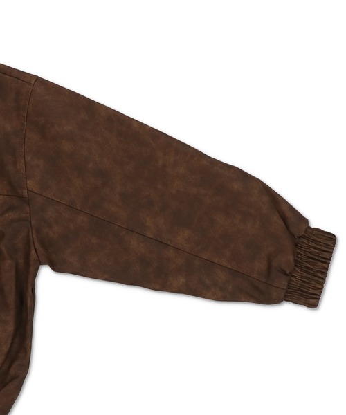 SPINNS（スピンズ）の「ヴィンテージライク合皮A-2ジャケット（ブルゾン・レディース・ブラック/ブラウン系その他・ONESIZE）」の4枚目の写真