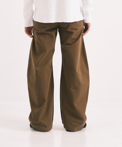 CONZ（コンズ）の「DUCK CURVED PANTS（チノパンツ・メンズ・チャコールグレー/ブラック/キャメル・1/2/3）」の9枚目の写真