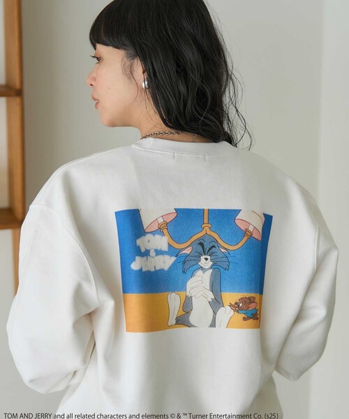 FREAK'S STORE(フリークスストア)の「Tom and Jerry /バックフォトプリントスウェット(スウェット・レディース・オフホワイト/チャコール/イエロー・フリ-)」の1枚目の写真