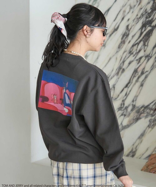 FREAK'S STORE(フリークスストア)の「Tom and Jerry /バックフォトプリントスウェット(スウェット・レディース・オフホワイト/チャコール/イエロー・フリ-)」の11枚目の写真