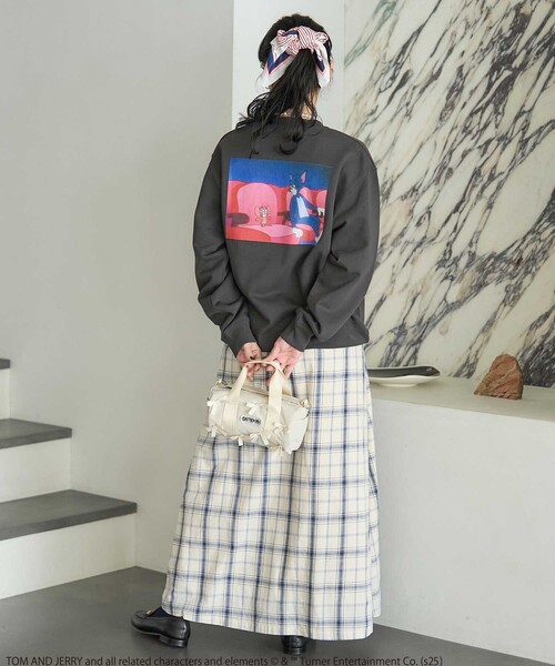 FREAK'S STORE(フリークスストア)の「Tom and Jerry /バックフォトプリントスウェット(スウェット・レディース・オフホワイト/チャコール/イエロー・フリ-)」の14枚目の写真