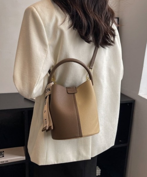 Ritzy（リッツィー）の「2way バイカラー バケットショルダーバック ハンドバッグ（ショルダーバッグ・レディース・ブラック/グリーン/モカ/ベージュ・FREE）」の3枚目の写真