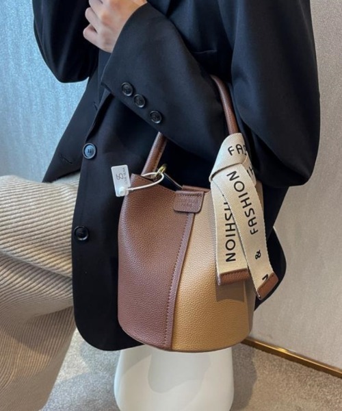 Ritzy（リッツィー）の「2way バイカラー バケットショルダーバック ハンドバッグ（ショルダーバッグ・レディース・ブラック/グリーン/モカ/ベージュ・FREE）」の2枚目の写真