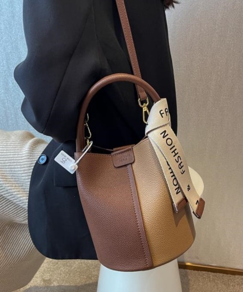 Ritzy（リッツィー）の「2way バイカラー バケットショルダーバック ハンドバッグ（ショルダーバッグ・レディース・ブラック/グリーン/モカ/ベージュ・FREE）」の8枚目の写真