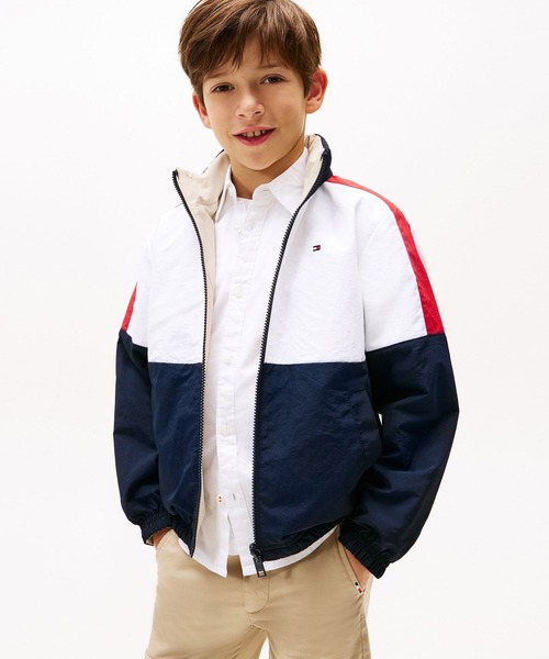 TOMMY HILFIGER（トミーヒルフィガー）の「BOYS カラーブロックリバーシブルジャケット（ブルゾン・キッズ・ネイビー/ベージュ・140cm/150cm/130cm/160cm）」の2枚目の写真