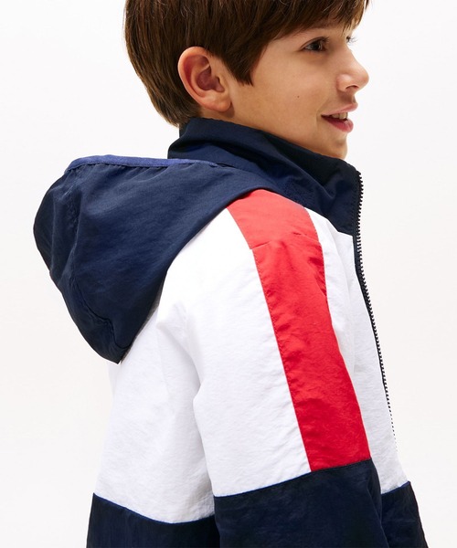 TOMMY HILFIGER（トミーヒルフィガー）の「BOYS カラーブロックリバーシブルジャケット（ブルゾン・キッズ・ネイビー/ベージュ・140cm/150cm/130cm/160cm）」の10枚目の写真