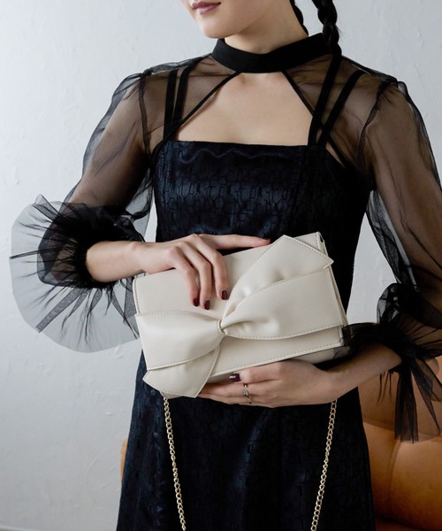 &Robu.（アンドロブ）の「フロントリボンバッグ オケージョン 結婚式 お呼ばれ パーティ（ショルダーバッグ・レディース・ブラック/アイボリー・FREE）」の2枚目の写真