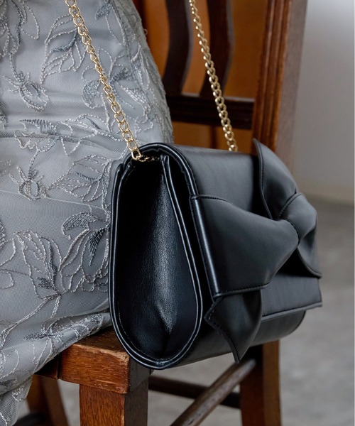 &Robu.（アンドロブ）の「フロントリボンバッグ オケージョン 結婚式 お呼ばれ パーティ（ショルダーバッグ・レディース・ブラック/アイボリー・FREE）」の11枚目の写真