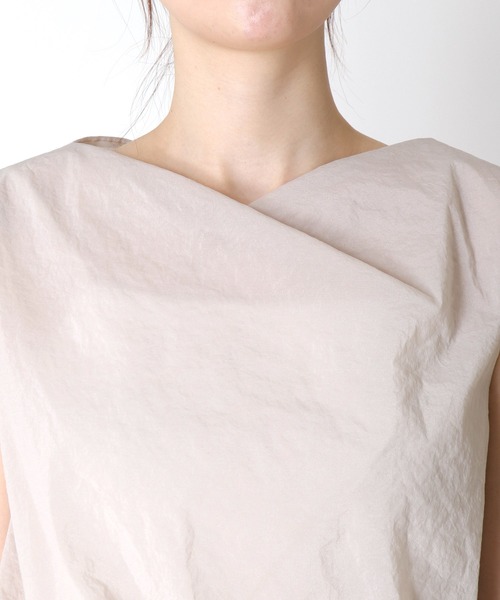 Jines（ジネス）の「ペーパークロスツイストノースリブラウス【セットアップ可】（シャツ/ブラウス・レディース・キャメル/グレー・38）」の17枚目の写真