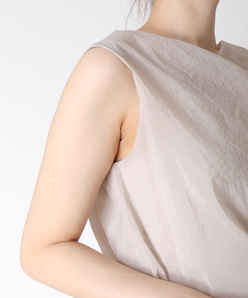 Jines（ジネス）の「ペーパークロスツイストノースリブラウス【セットアップ可】（シャツ/ブラウス・レディース・キャメル/グレー・38）」の18枚目の写真