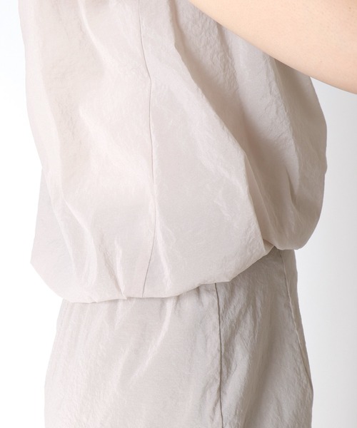 Jines（ジネス）の「ペーパークロスツイストノースリブラウス【セットアップ可】（シャツ/ブラウス・レディース・キャメル/グレー・38）」の19枚目の写真