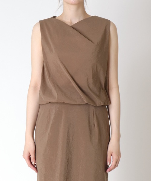 Jines（ジネス）の「ペーパークロスツイストノースリブラウス【セットアップ可】（シャツ/ブラウス・レディース・キャメル/グレー・38）」の22枚目の写真