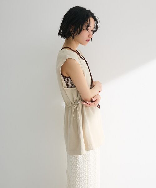 Green Parks(グリーンパークス)の「ピグメントドロストベスト(ベスト・レディース・チャコールグレー/ライトベージュ・FREE)」の17枚目の写真