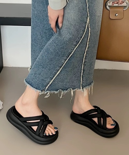GORGE(ゴージ)の「厚底サンダル クロスライン美脚サンダル(サンダル・レディース・アイボリー/ブラック・M/L)」の14枚目の写真